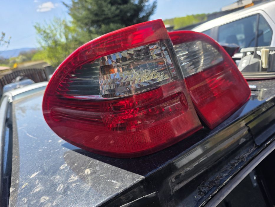 Външен ляв стоп за Mercedes W211 комби