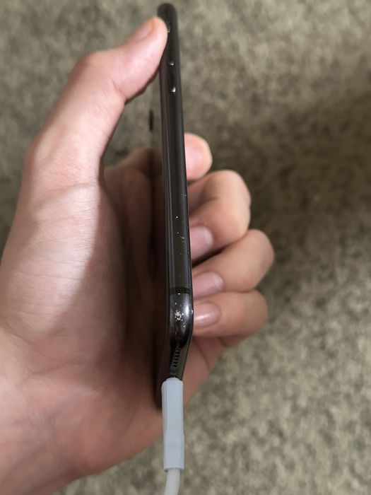 продам iPhone SE 2020