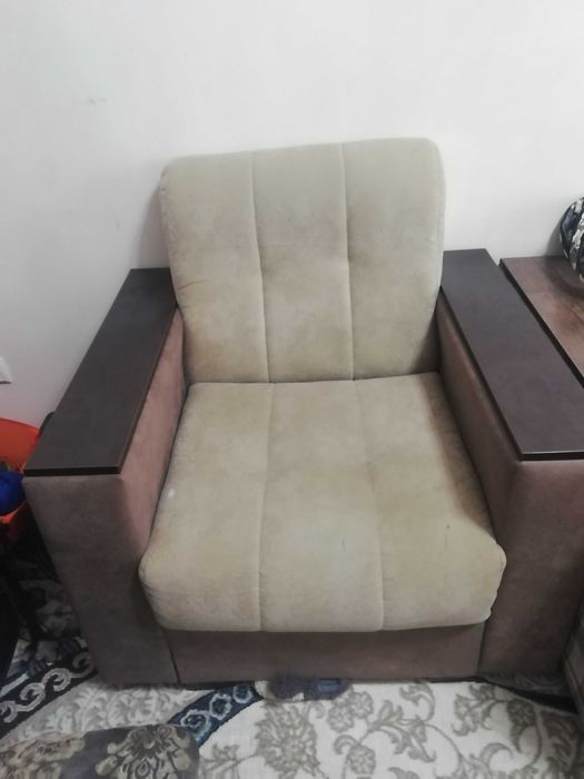 Подаются диван и кресла