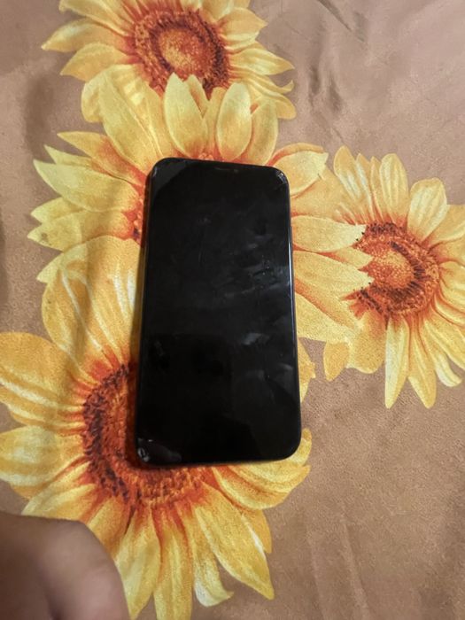Vand iphone 11 spart pe exran cand doar la pose