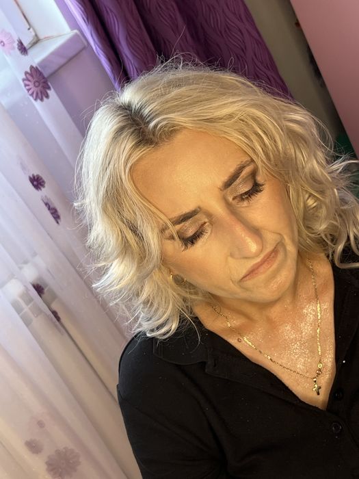 Ofer servicii de makeup si coafat pascani