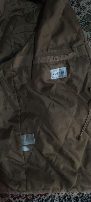 Продается Куртка - Женская .