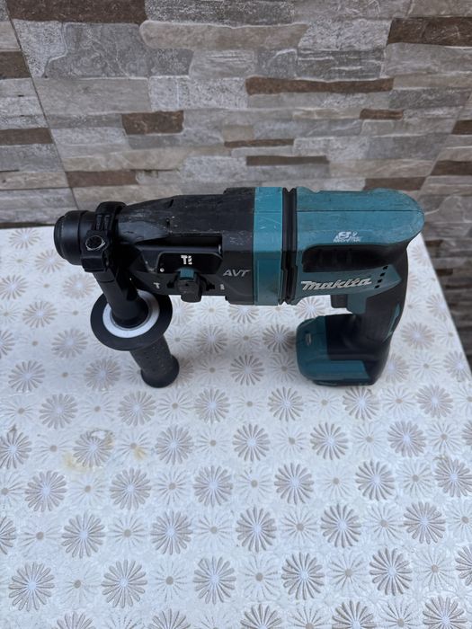 Акумулаторен перфоратор MAKITA DHR182
