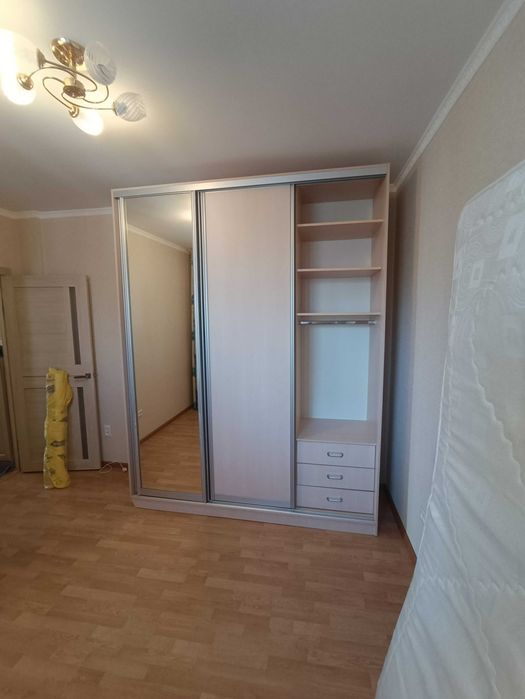 Продается шкаф-купе в отличном состоянии.