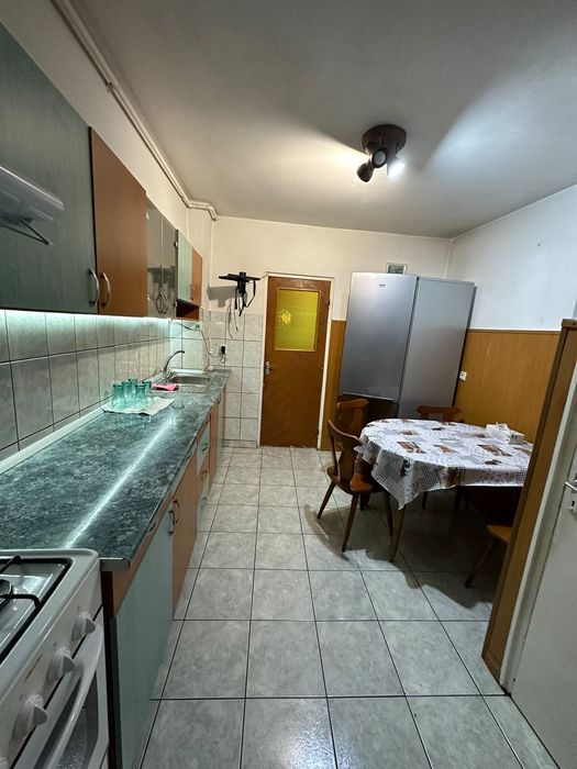 De închiriat: Apartament 3 camere, 2 băi,2 balcoane etaj 2 – Cartier Vasile Aron (Direct Proprietar)