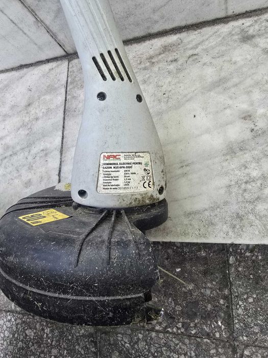 Trimmer electric pentru gazon