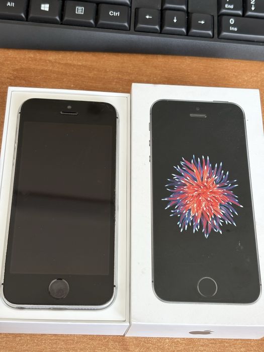 Продам iphone se 1st