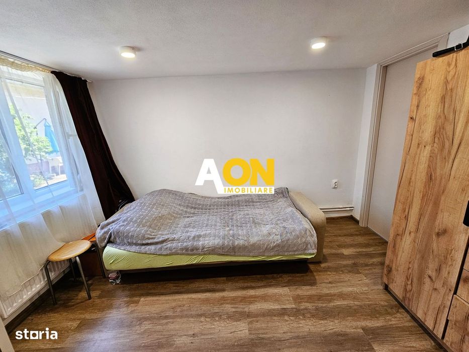 Casa renovata, 2 corpuri de cladire + anexe, 1331 mp teren, Paclisa