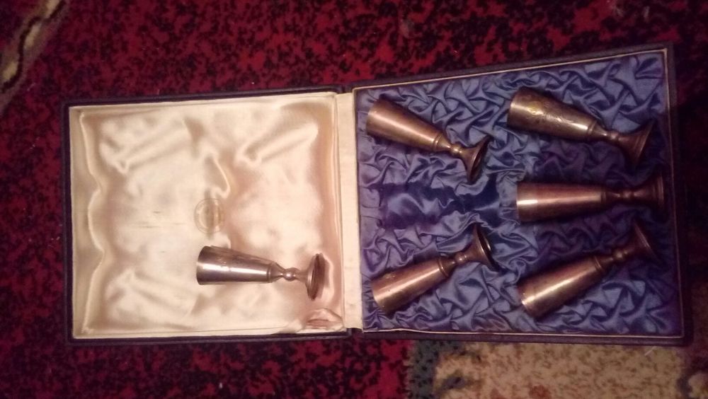 Продам рюмки антиквариат.