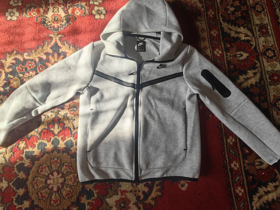 Продам nike tech fleece серую S