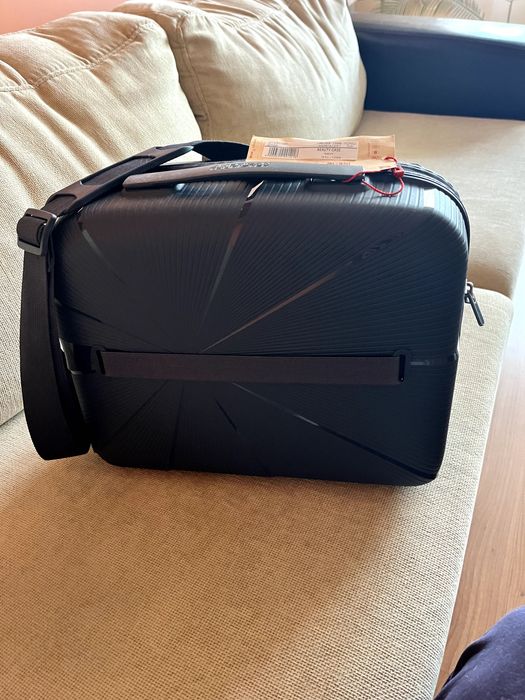 Нов оригинален куфар American Tourister (beauty case)
