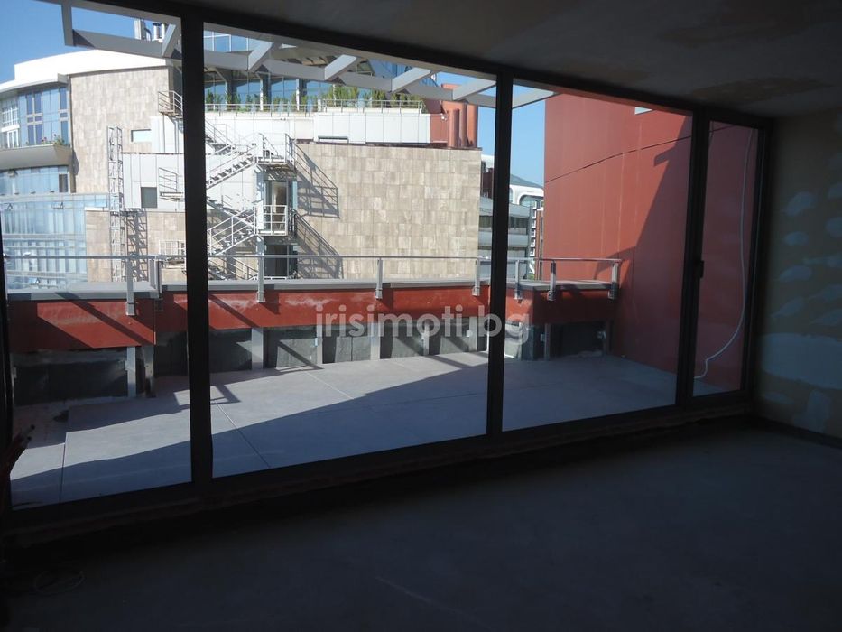 Продава , €1035764, 292кв.м. в бул. България