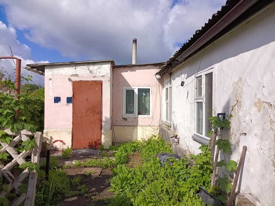 Продаю часть одноэтажного дома, ул Хрустальная., требует кап. ремонта