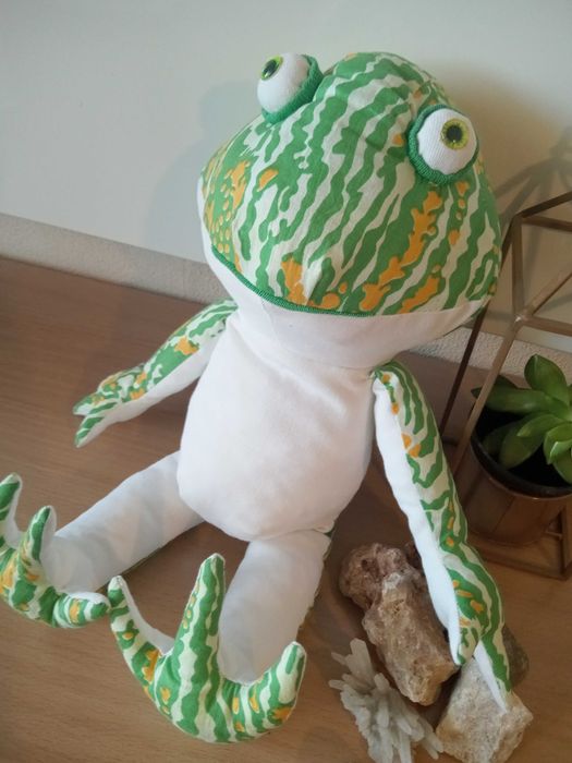 Текстилна играчка Жаба, мека и сладка.