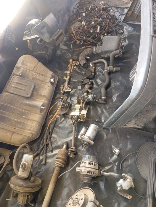 Продам запчасти на ваз 2115