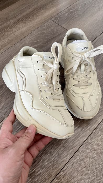 Женские кроссовки