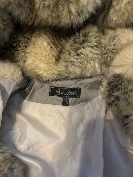 Дамско късо яке с качулка и пух