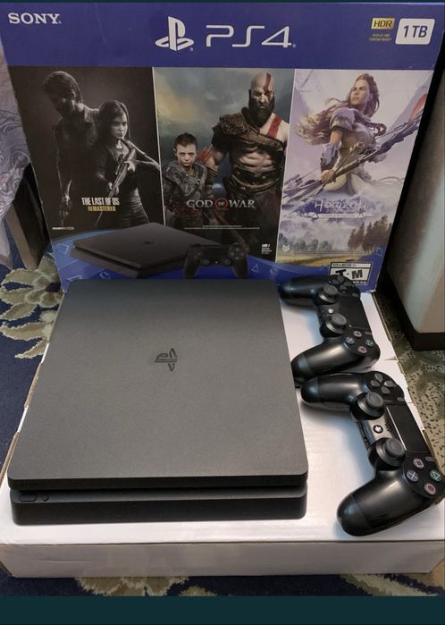 Playstation 4 slim
