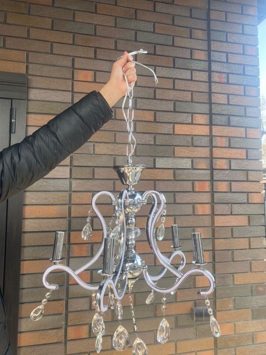 Продам новую люстру