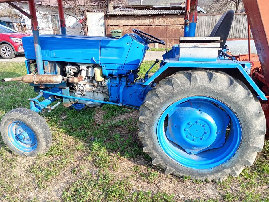 Vând tractor Universal 445