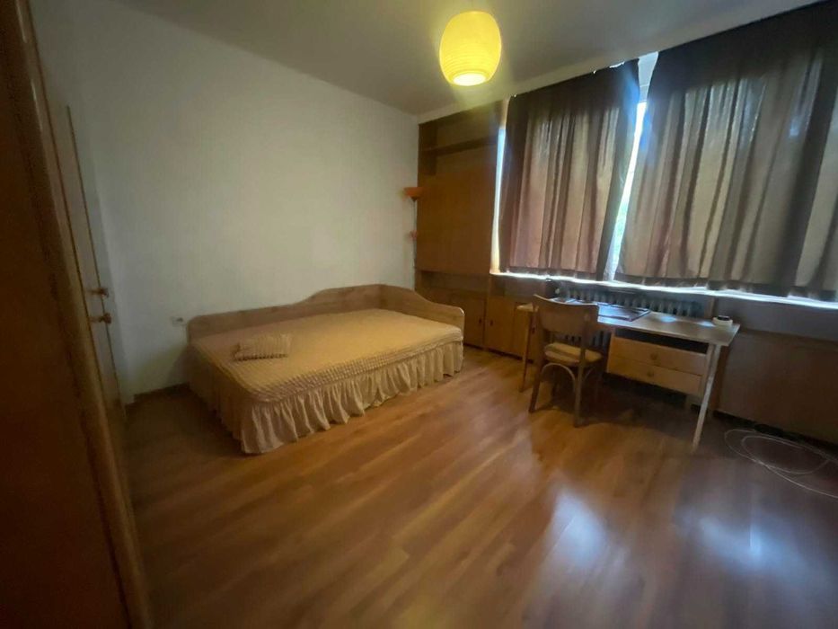 Дава се под наем Четиристаен апартамент в София, Център - 160 кв.м за 850 € - Снимка #3