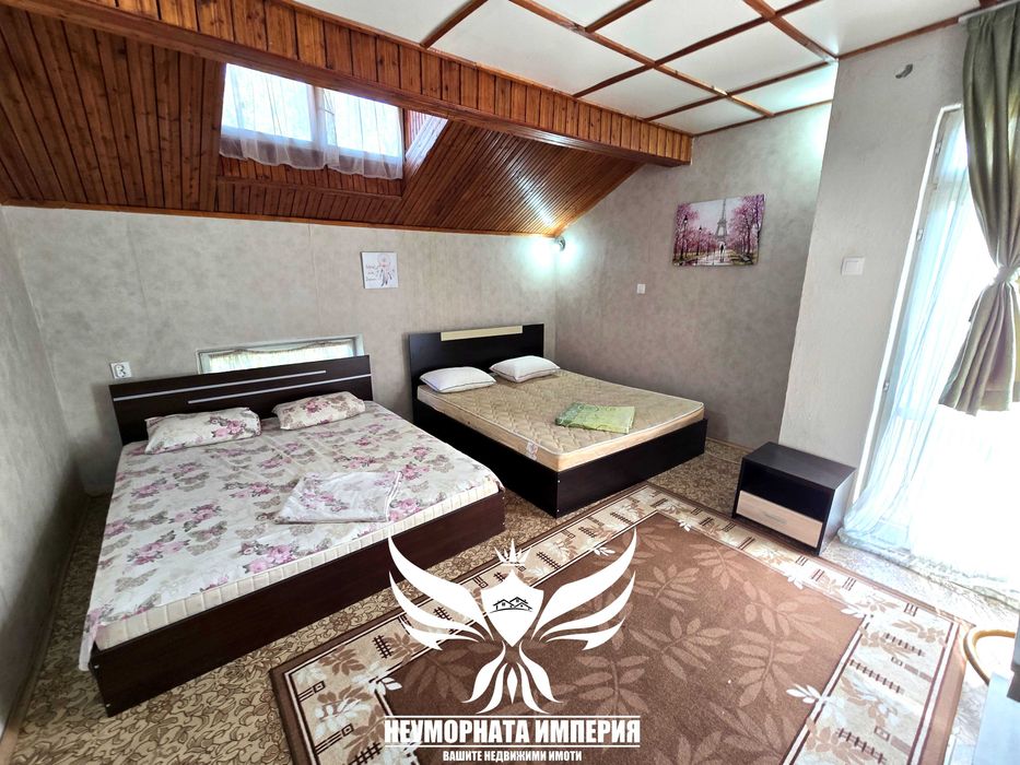 Под наем двуетажна къща с постройки 210РЗП с 1101кв. двор с.Тополово