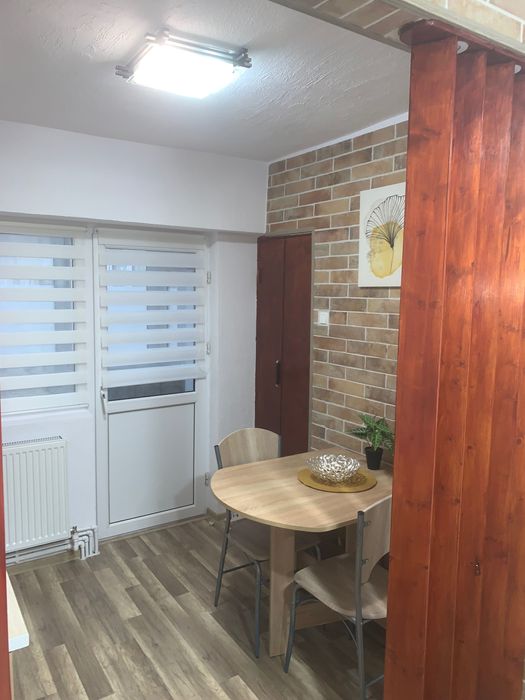 Închiriez garsonieră  confort l decomandată