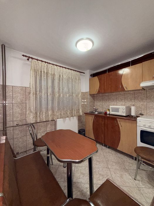 Inchiriez apartament 3 camere Beius