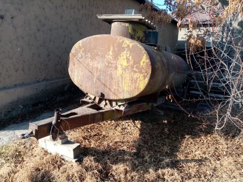 Продам емкость 3 тонны