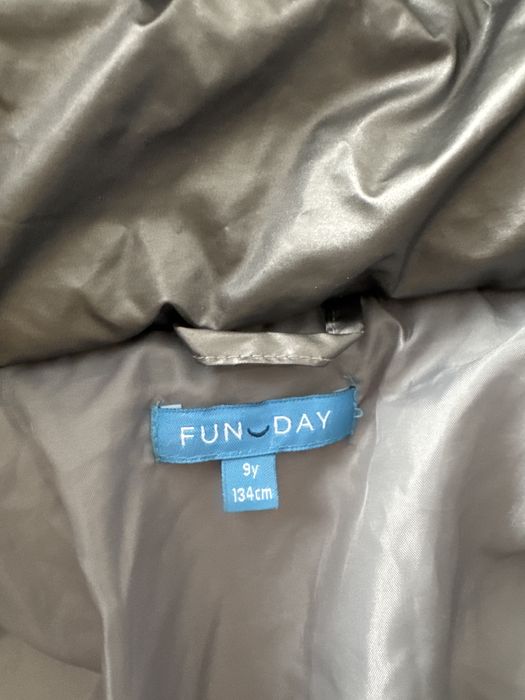 Продам куртку на девочку