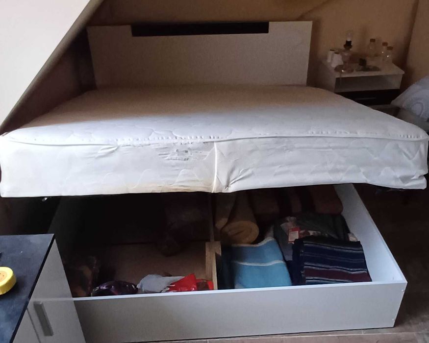 Спалня с матрак 160/200