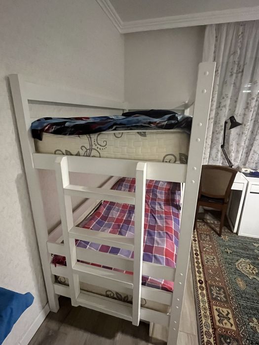 Кровать двухьярусная