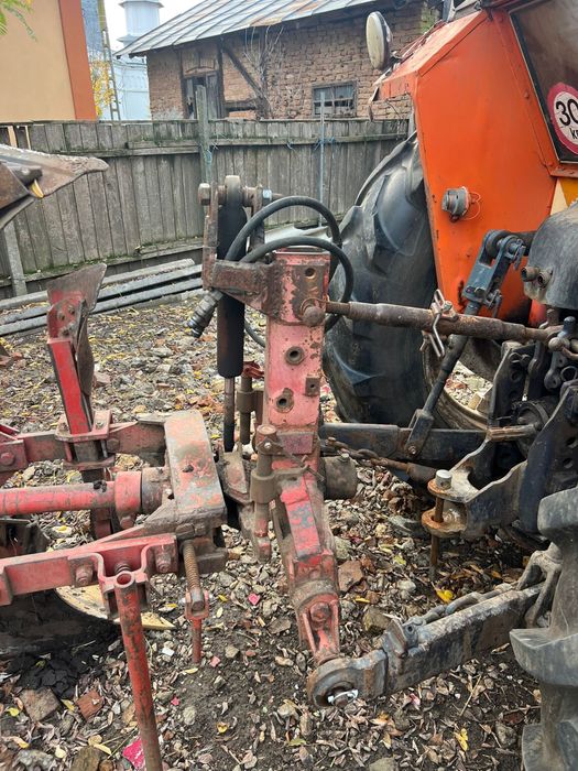 Vând plug reversibil cu 3 trupițe