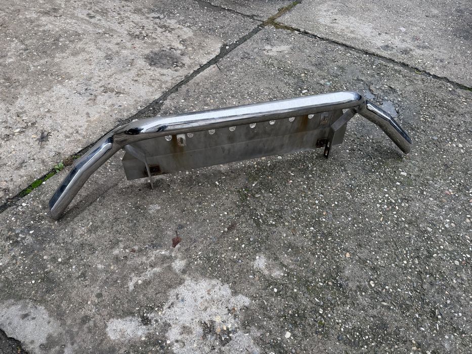 Bullbar compatibil cu mai multe marci auto, dar dat jos de pe Vitara