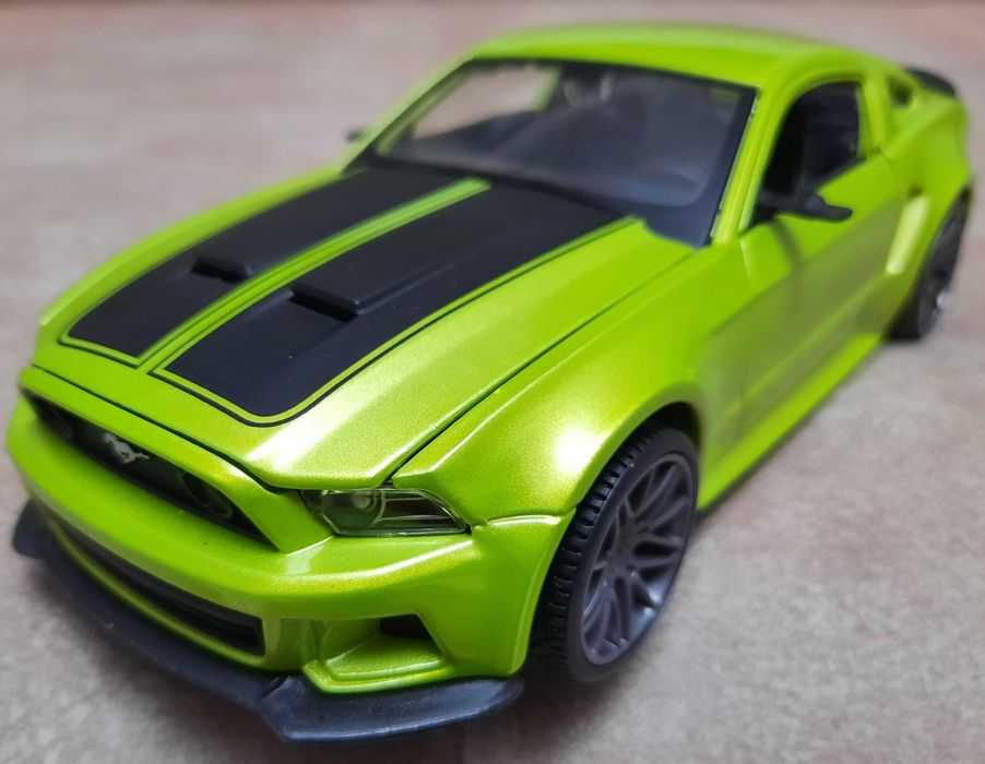 Машинка модель коллекционная