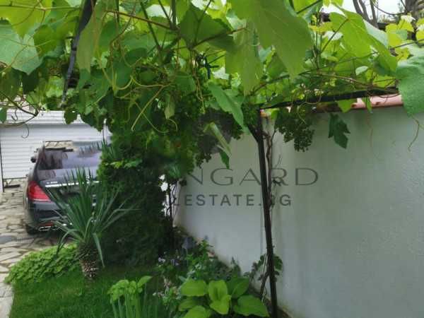 Продава се Магазин в Пловдив, Център - 131 кв.м за 1781 €/кв.м - Снимка #2