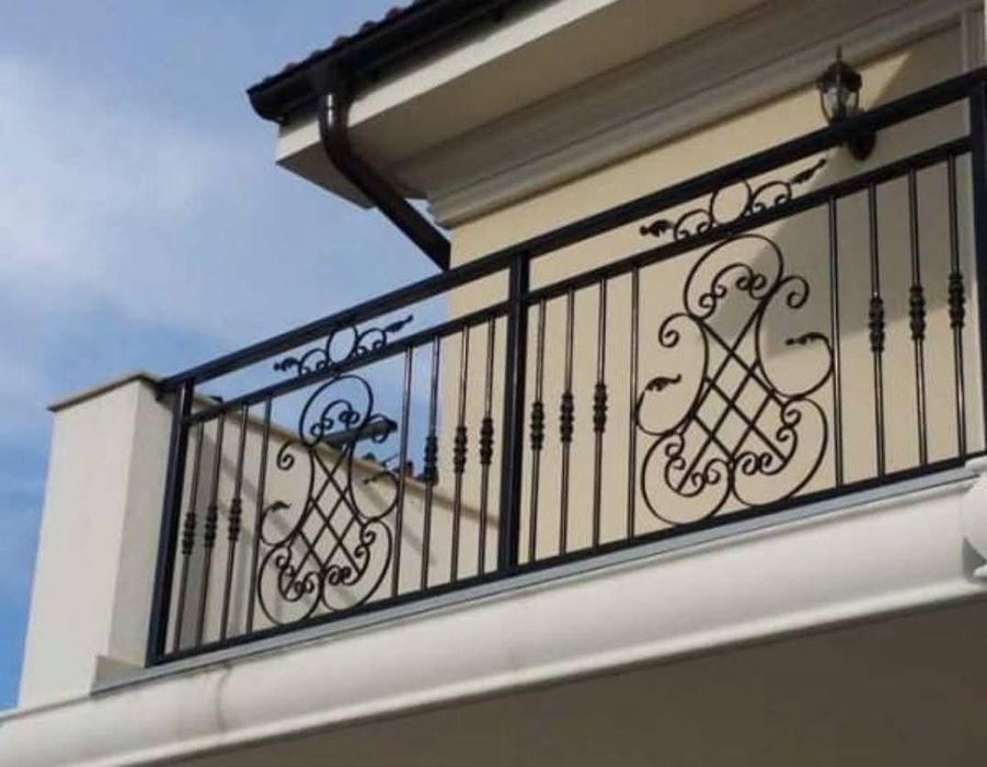 Balustrada la comanda