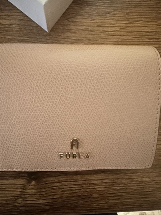 Чисто ново портмоне розова Furla. Идеален новогодишен подарък