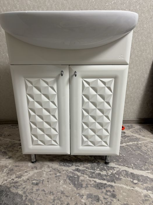 Продам раковину с тумбой