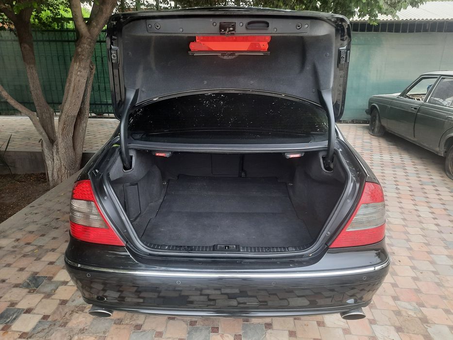 Mercedes-benz w211 e 240 год выпуска 2003