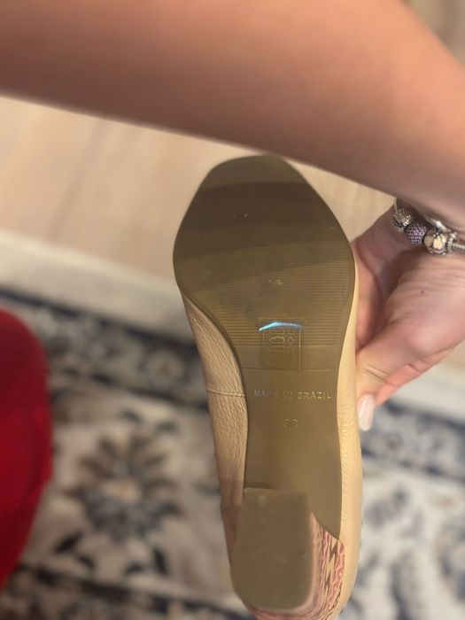 Pantofi cu toc bej, super calitate, extrem de comozi