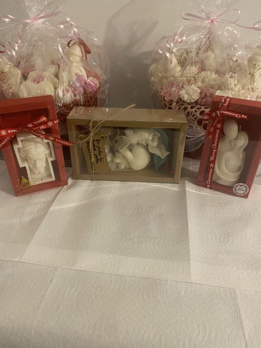 Realizez decoratiuni handmade din ceara naturala