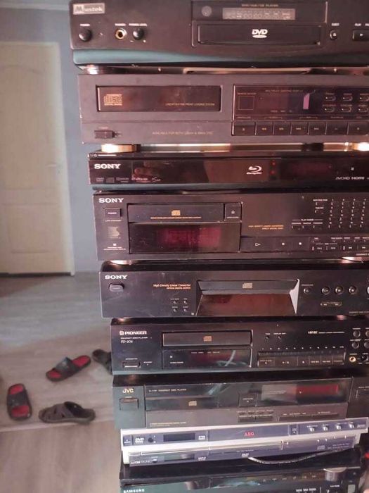 Vând DVD și CD recent aduse .Sony ,Panasonic. Philips/AEG,JVC