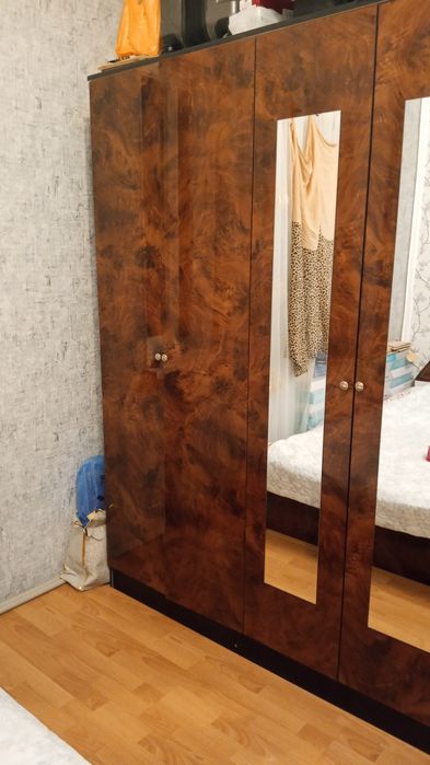 Продам хороший шкаф