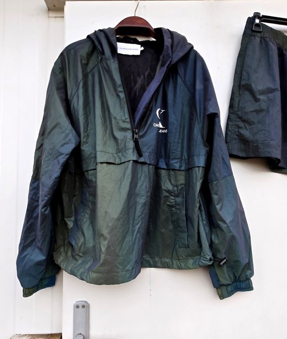 Calvin Klein уникален дамски екип къса пола с горница нов хамелеон  Л