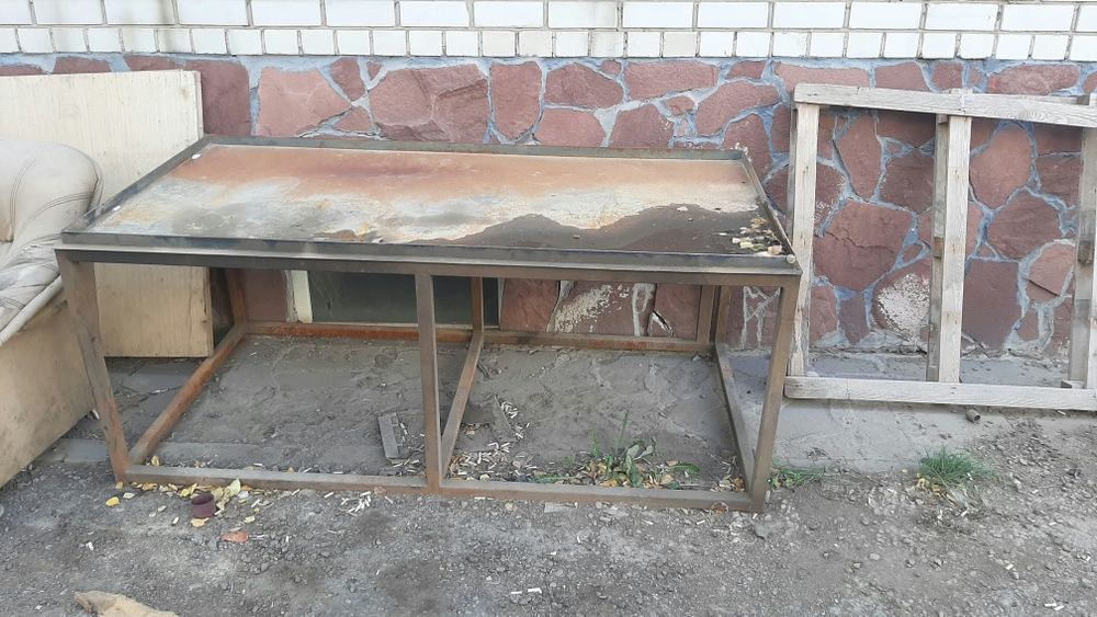 Стол металлический