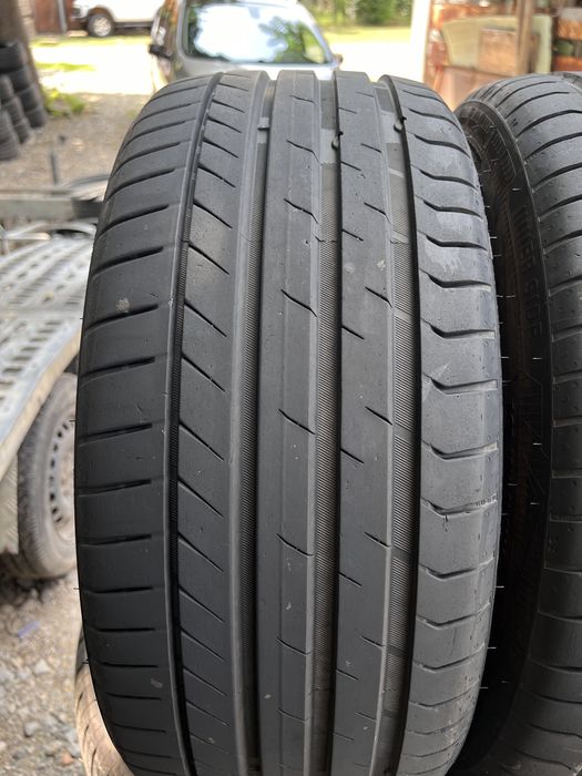 225/40/18 2 броя почти нови летни гуми Vredestein Dot 1724