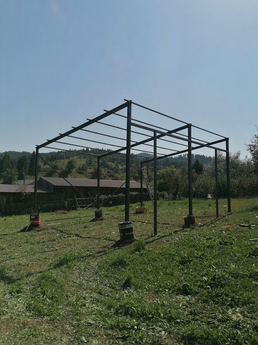 Hale și structuri metalice