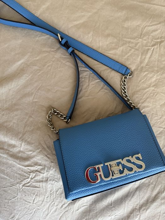 Дамска чанта GUESS