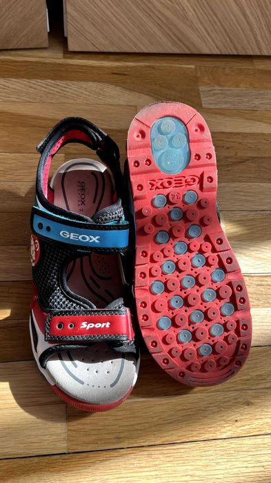 Светещи сандали Geox J250QA '34номер